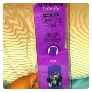 Make-up brush cleaning pad and holder